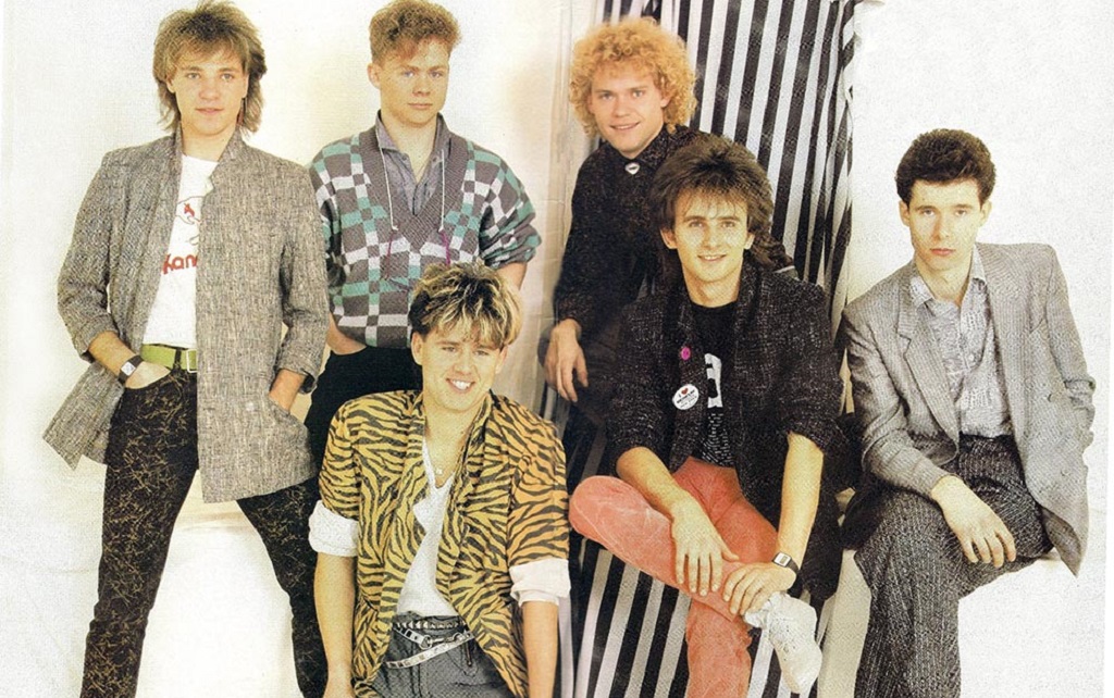 A film forog tovább, újra összeáll az Első Emelet